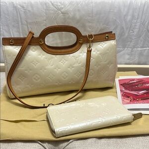 Louis Vuitton Cream and Tan Women's Bag